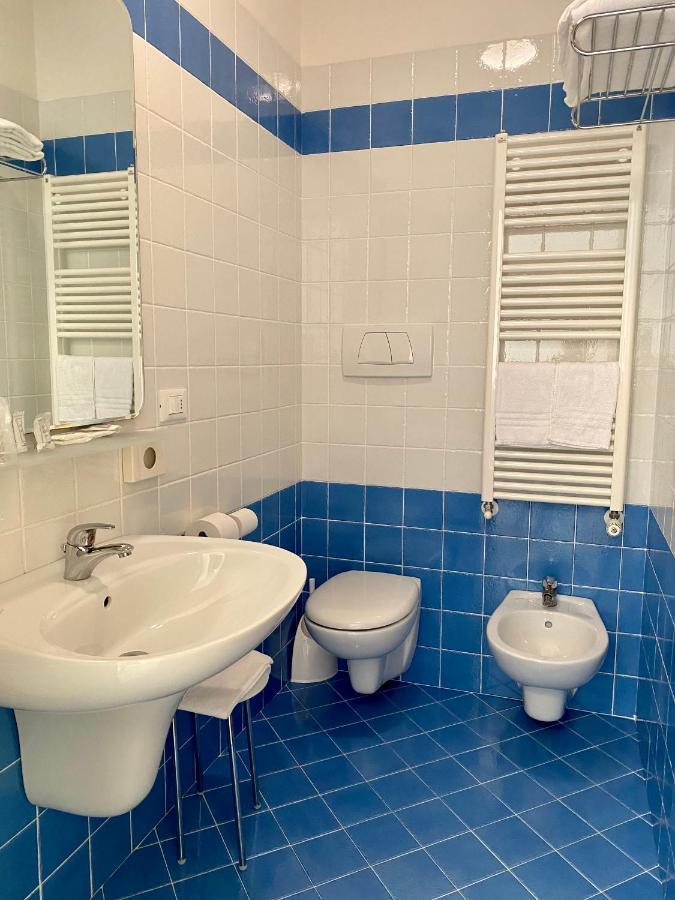 Hotel Ivana Lido di Jesolo Bagian luar foto