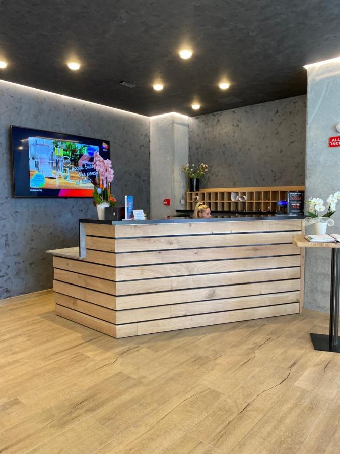 Hotel Ivana Lido di Jesolo Bagian luar foto